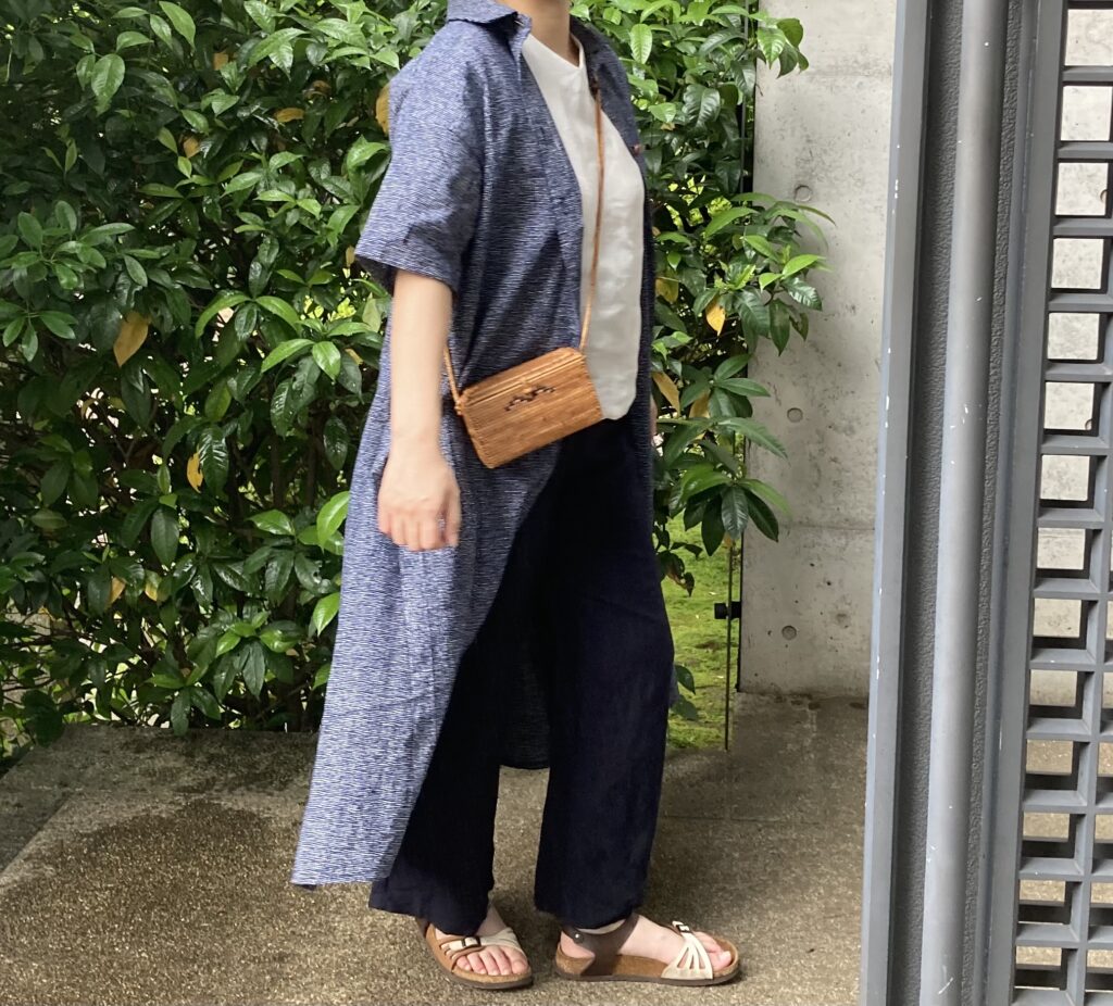 浴衣リメイク　長いシャツワンピース　紺白茶コーデ　麻ブラウス　リネンパンツ　アップサイクル服　手作り服