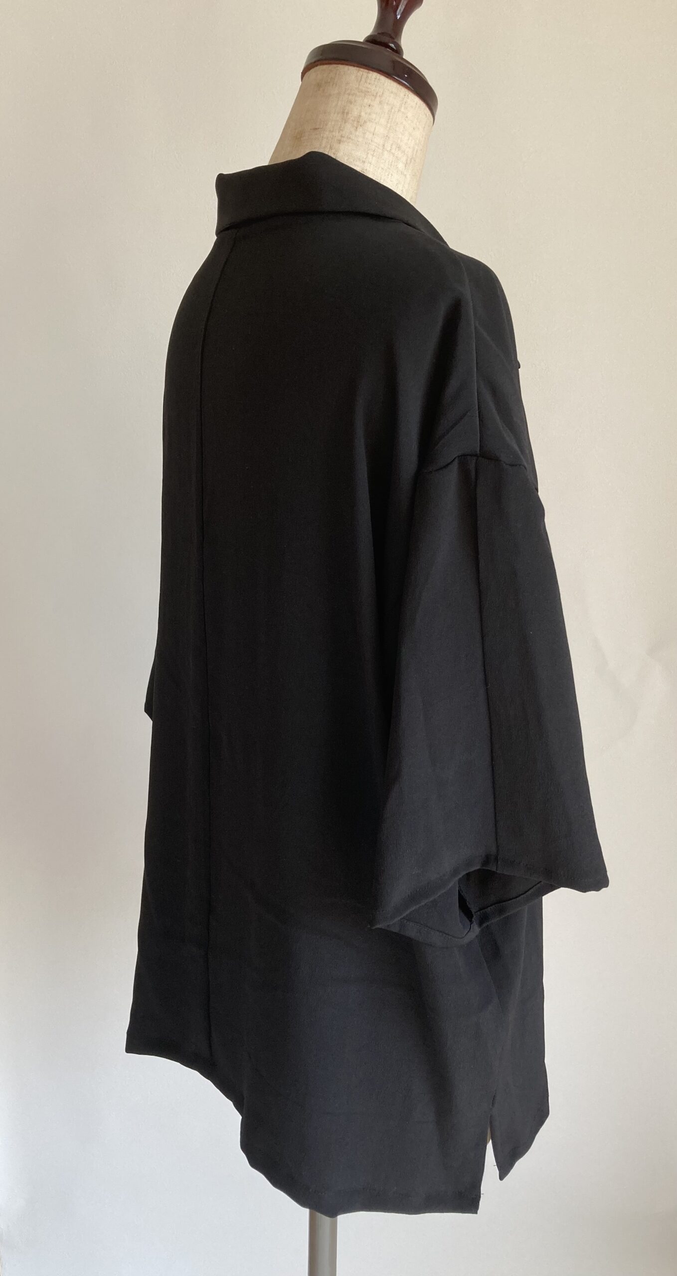 シルクシャツ　黒　レディース　女性物　スリット