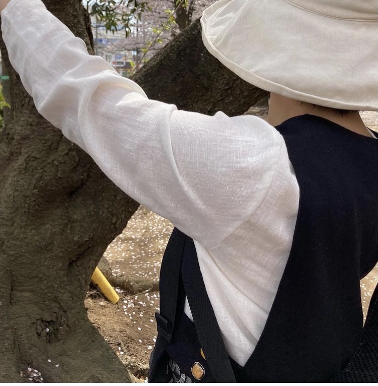 スカートリメイクベスト 黒ミニスカ ウール 履けなくなった丈が短い もったいない 黒 レトロボタン 短め丈 アップサイクル