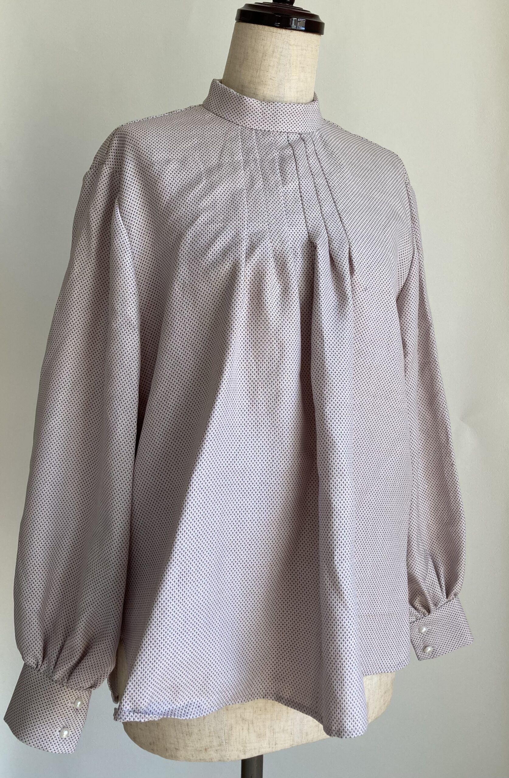 着物リメイク　落ち着いた柄　女性ブラウス