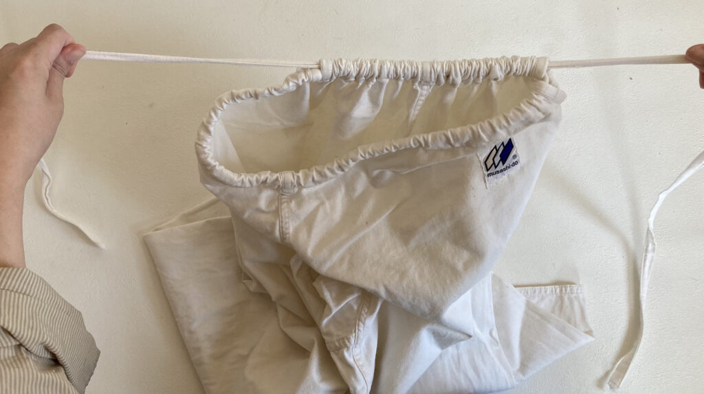 柔道着の下紐の通し方