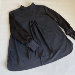 ドッキングリメイク黒色の洋服とあまり生地で”素材違い”の服