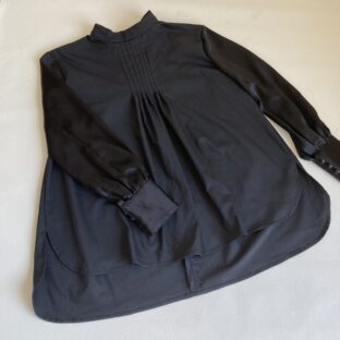 ドッキングリメイク黒色の洋服とあまり生地で”素材違い”の服