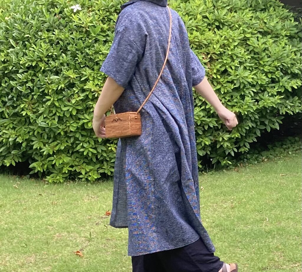 浴衣リメイクワンピ　紺　ネイビー　カゴバック　熱のコーディネイト　アップサイクル服　手作り服