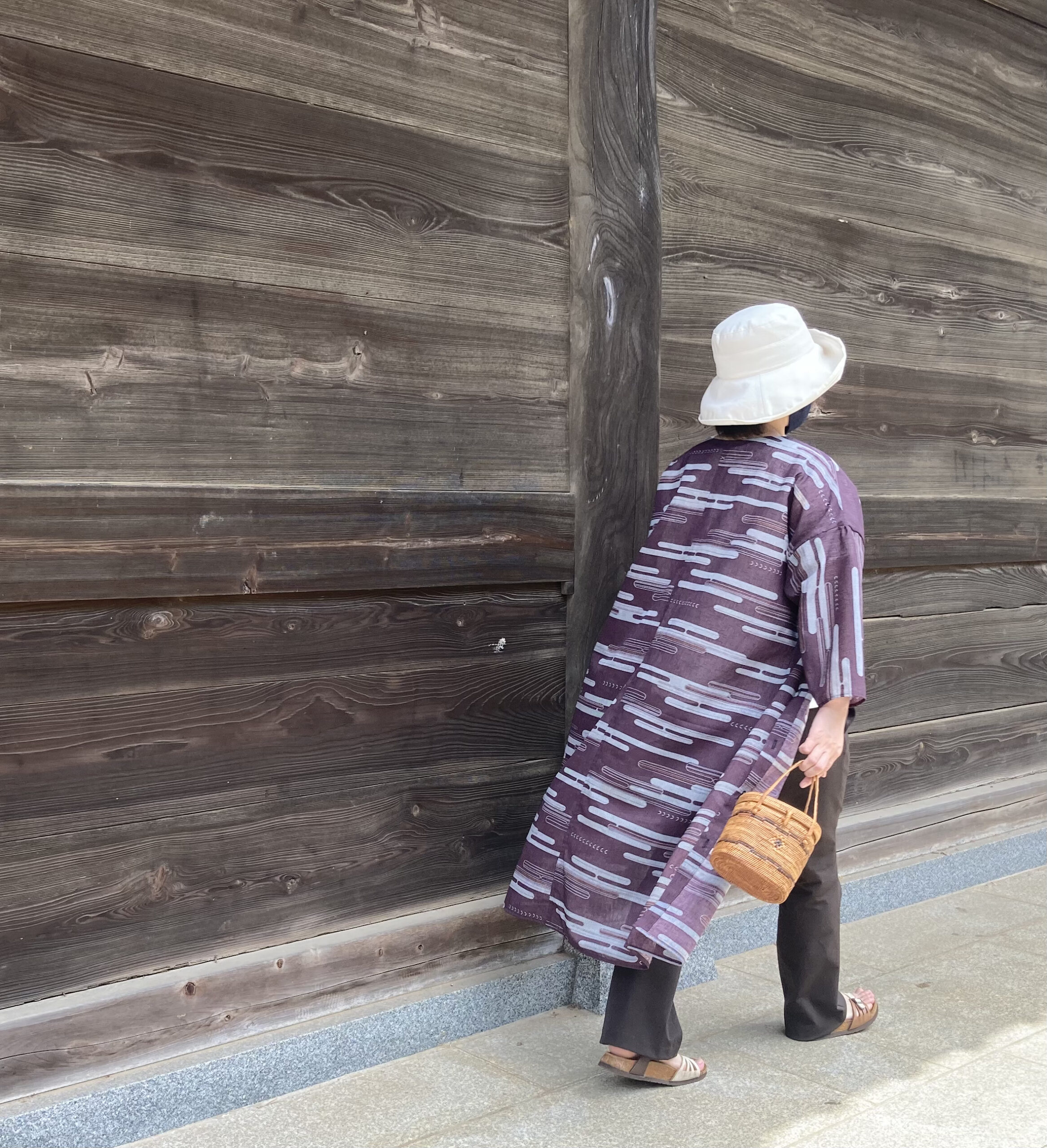 アーティステックな服　着物リメイク　オシャレ　紫　ゆったりワンピ　アート服　個性的な服　大人の女性