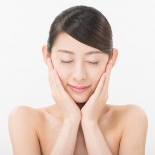 首肩の美しさが顔のラインに与える影響