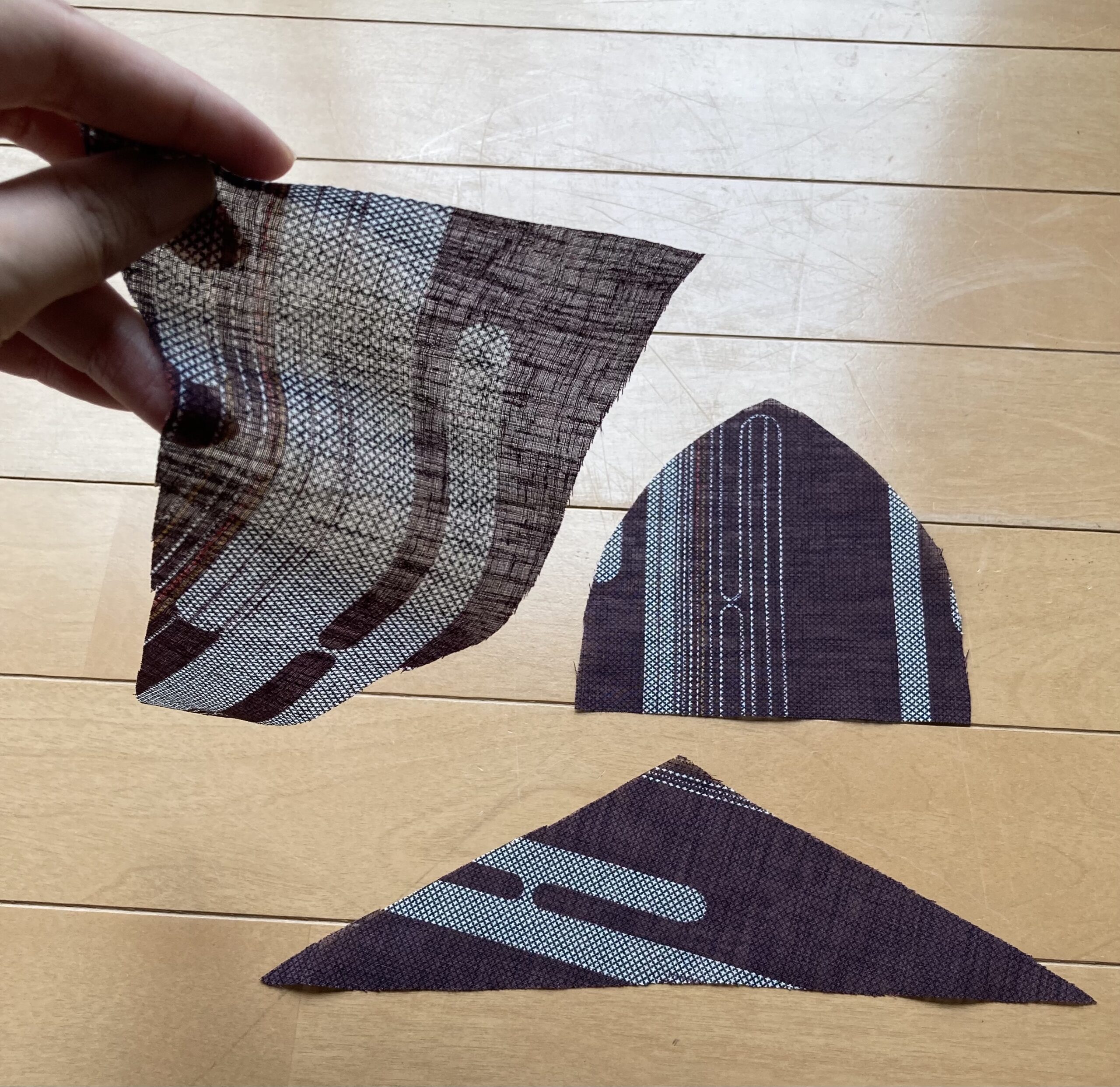 着物の端切れ　リメイク　紫