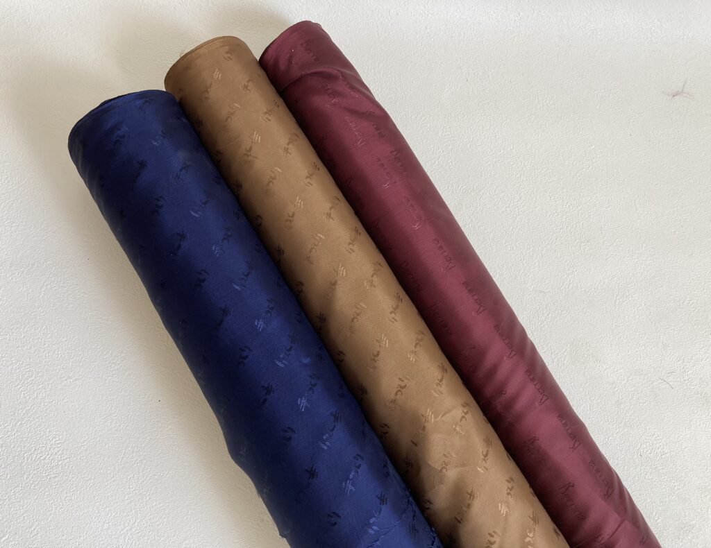 頂き物の布物　使わない裏地生地　えんじ　紺　ベージュ