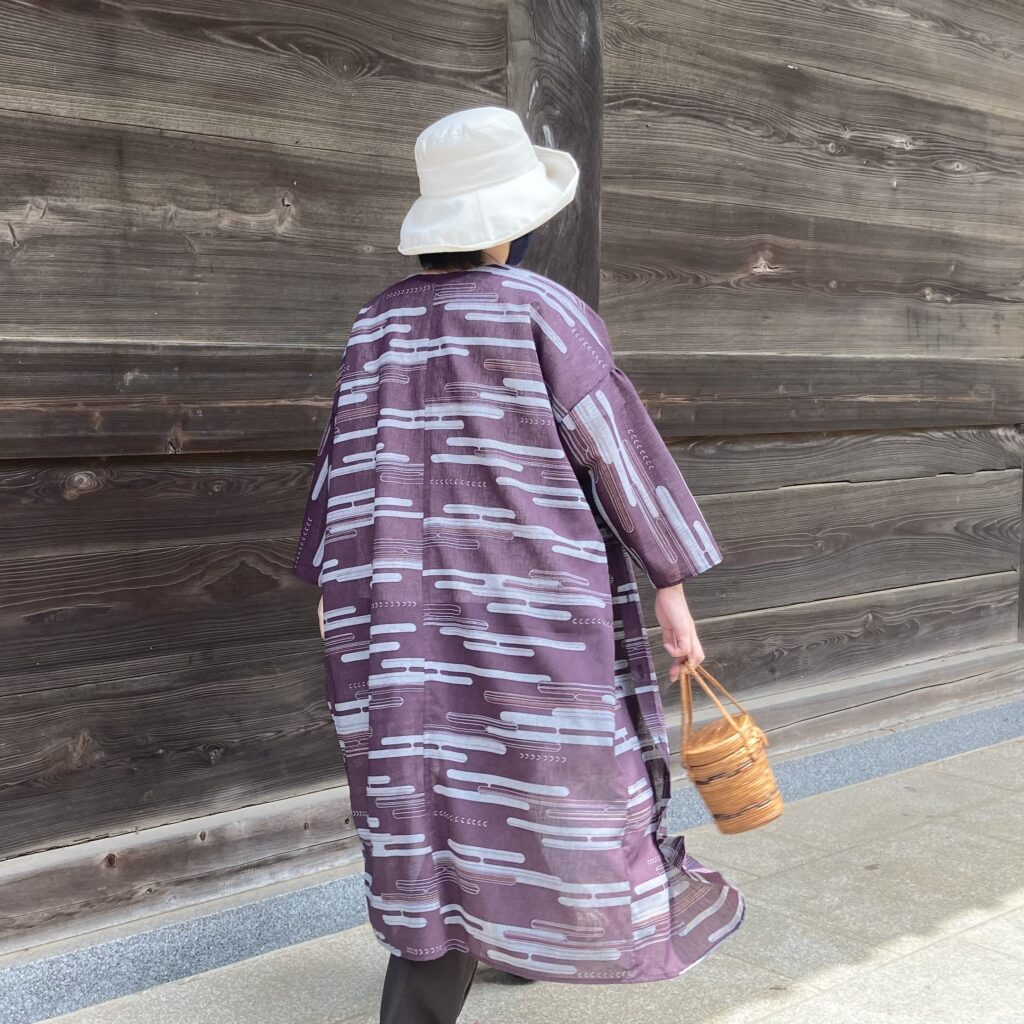 アーティストっぽい服　アート羽織　紫　グレー