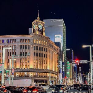東京銀座”ワンピースの服”の女性達のファッション