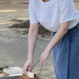 同窓会に着ていく服にも”ハズレないブラウス”ホテル・カジュアルレストラン