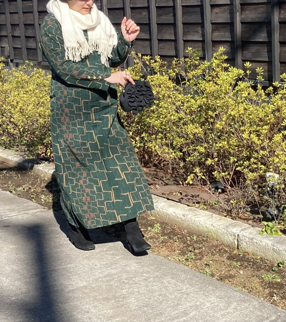 キモノワンピース　柄物ワンピース　個性的ワンピース　着物リメイクワンピース　アップサイクル　アート服