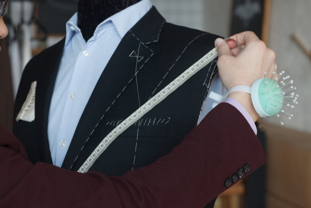 スーツ仕立て　ティラー