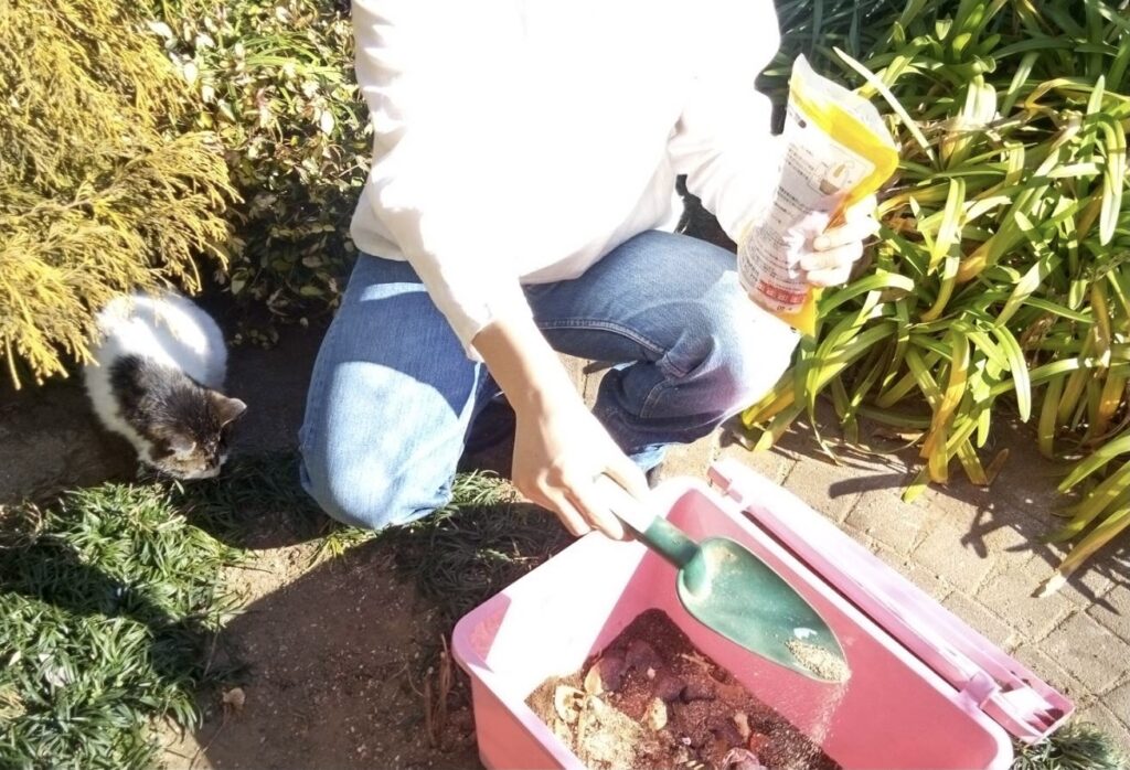 生ゴミ分解コンポスト 猫 庭 たい肥作り