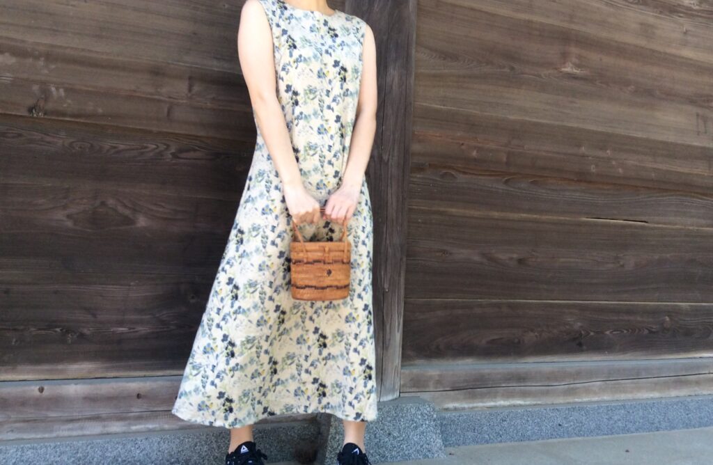 花柄ノースリーブロングワンピース　大人　コットンリネン
綿麻　ベージュ