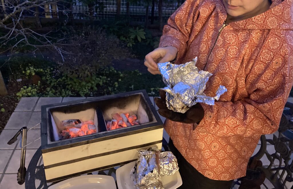 焼き芋 炭火 七輪 庭