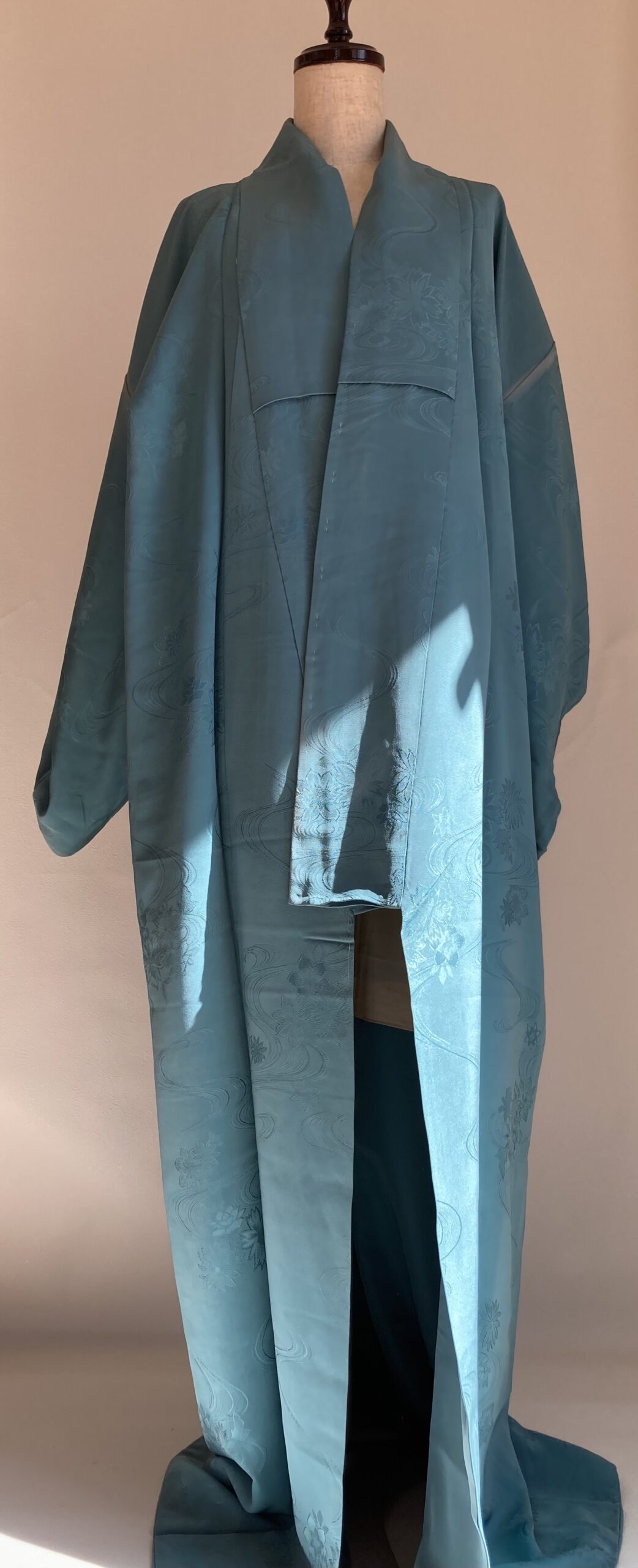 着物リメイク　緑色着物　きれい色着物　シミ付き着物　上品な柄の着物