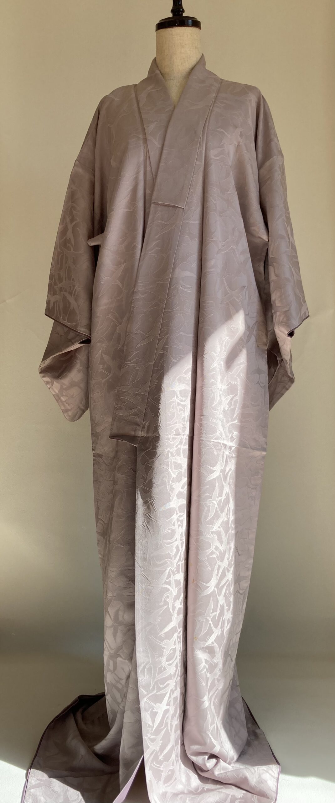 鶴柄着物　ピンク着物　女性着物　着物リメイク　着物再利用　シミ付き着物　譲ってもらった着物　いらない着物　アップサイクル