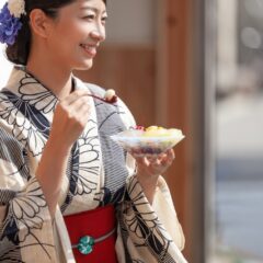 浴衣を着よう！夏の風物詩”花火大会などお出かけに”大人に似合う服