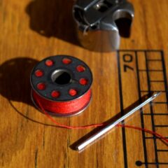 ボビンケースの選び方と洋裁での活用術