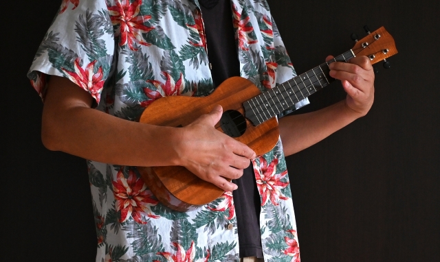 アロハシャツとウクレレ