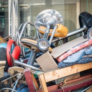 ゴミ屋敷ができる流れとその心理的要因とは？お買い物を見直そう