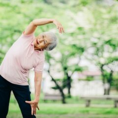 ラジオ体操の健康効果とその歴史”高齢者にも”誰もが知ってる体操の魅力