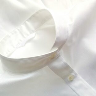 スタンドカラーの洋服トップスの特徴と歴史を解説