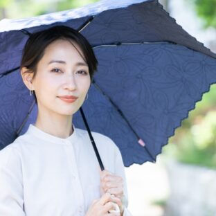 紫外線対策に最適な帽子と日傘ファッション天然のUVカット効果のあるリネンの服がオススメ
