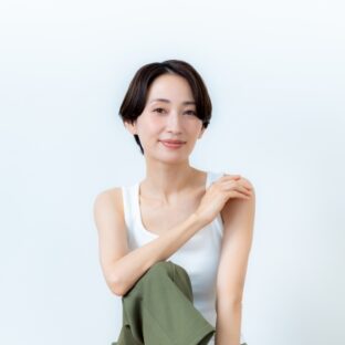 タンクトップの魅力とは？洋服の特徴と歴史