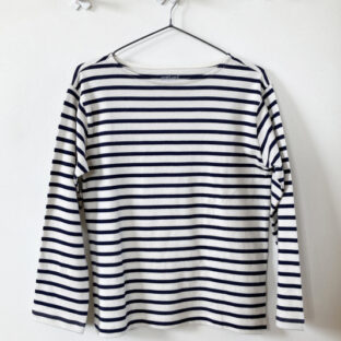 ボートネックの洋服の特徴と歴史を解説