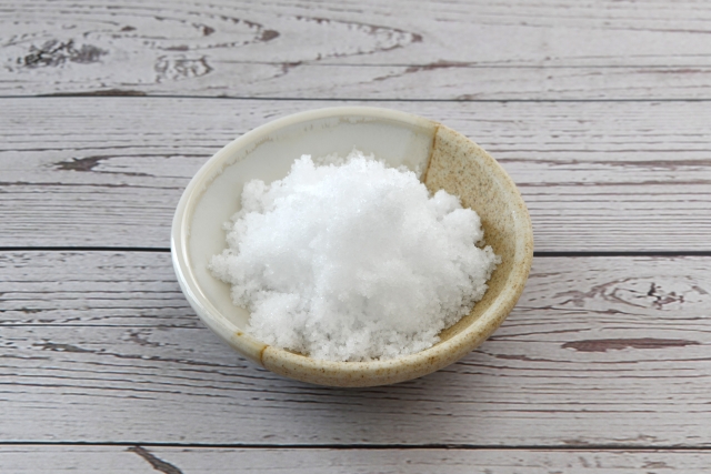 リネン黄ばみ　麻黄ばみ　対処法　洋服　簡単に落とす方法　家庭の洗濯術　塩