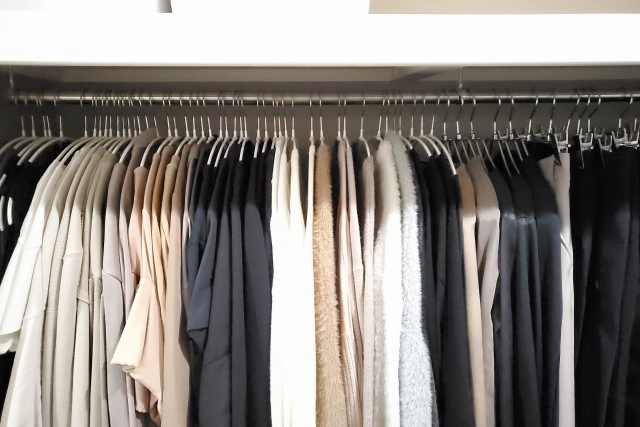 洋服を減らす 白のトップスの魅力とは クローゼットスッキリ