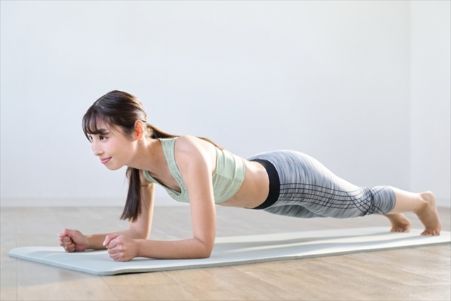 プランク　自重トレーニング