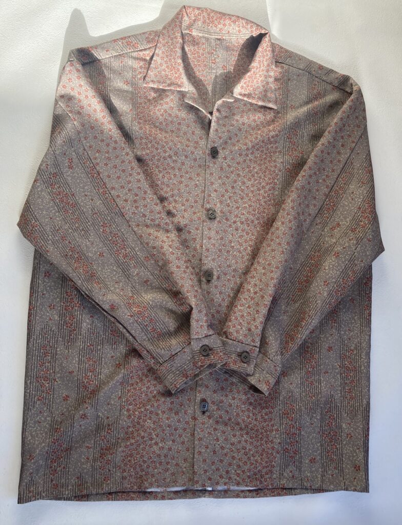 着物リメイクシャツ　花柄シャツ　グレーシャツ　長袖シャツ