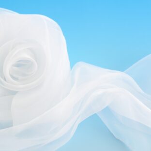 オーガンジー生地の魅力：歴史と特長とは？