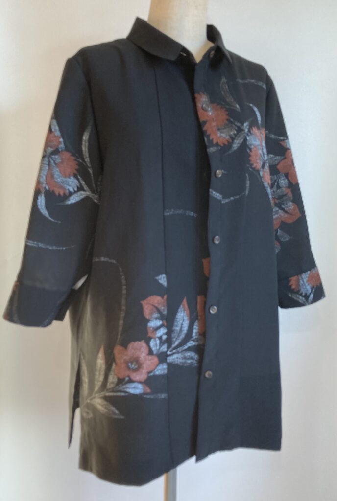 着物リメイクシャツ　黒　柄物